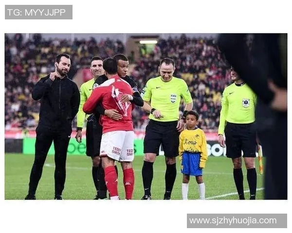 巴黎圣日耳曼与摩纳哥激战正酣比分揭晓引发球迷热议