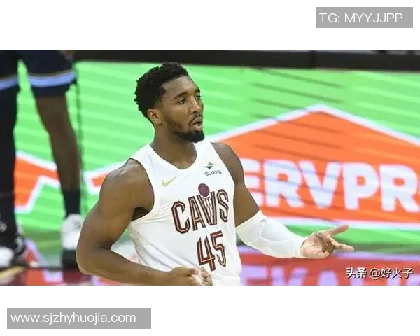 多诺万米切尔带领球队奋勇争先展现领袖风范与卓越表现