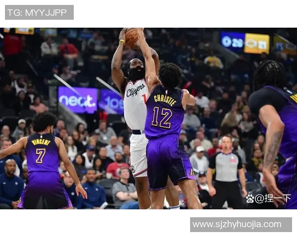 今天马刺与勇士的精彩对决直播全程回顾与分析，快来一起见证篮球盛宴