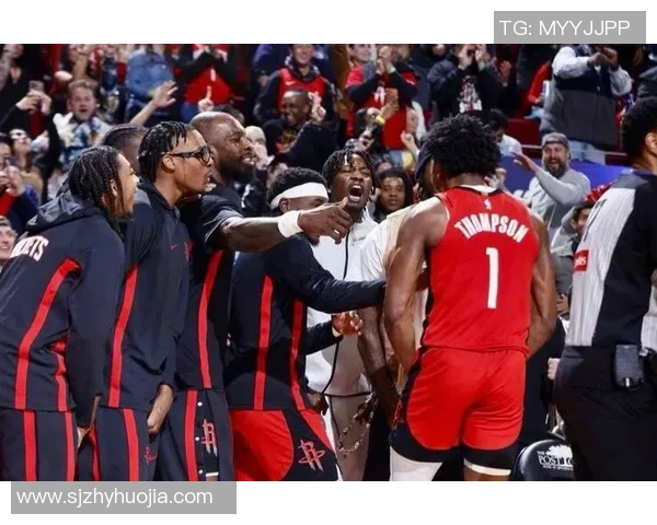 火箭队与鹈鹕队激战正酣NBA直播精彩瞬间回顾与分析
