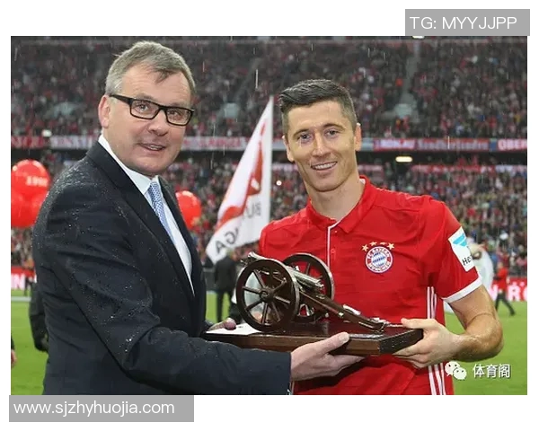 莱万领衔新一届足球盛宴展现超凡实力与团队精神